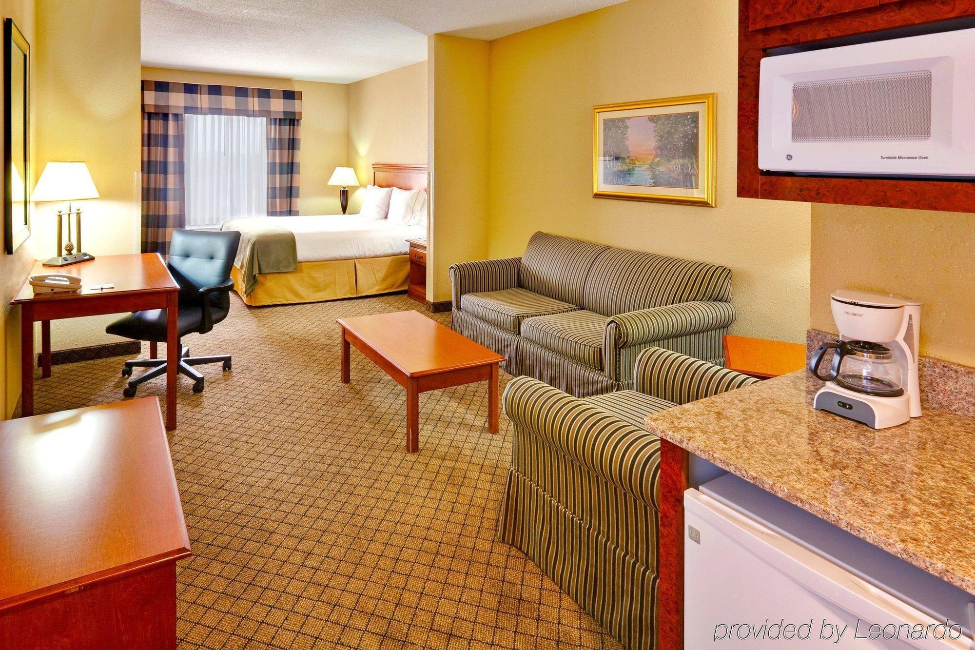 Holiday Inn Express & Suites Greenwood Rum bild