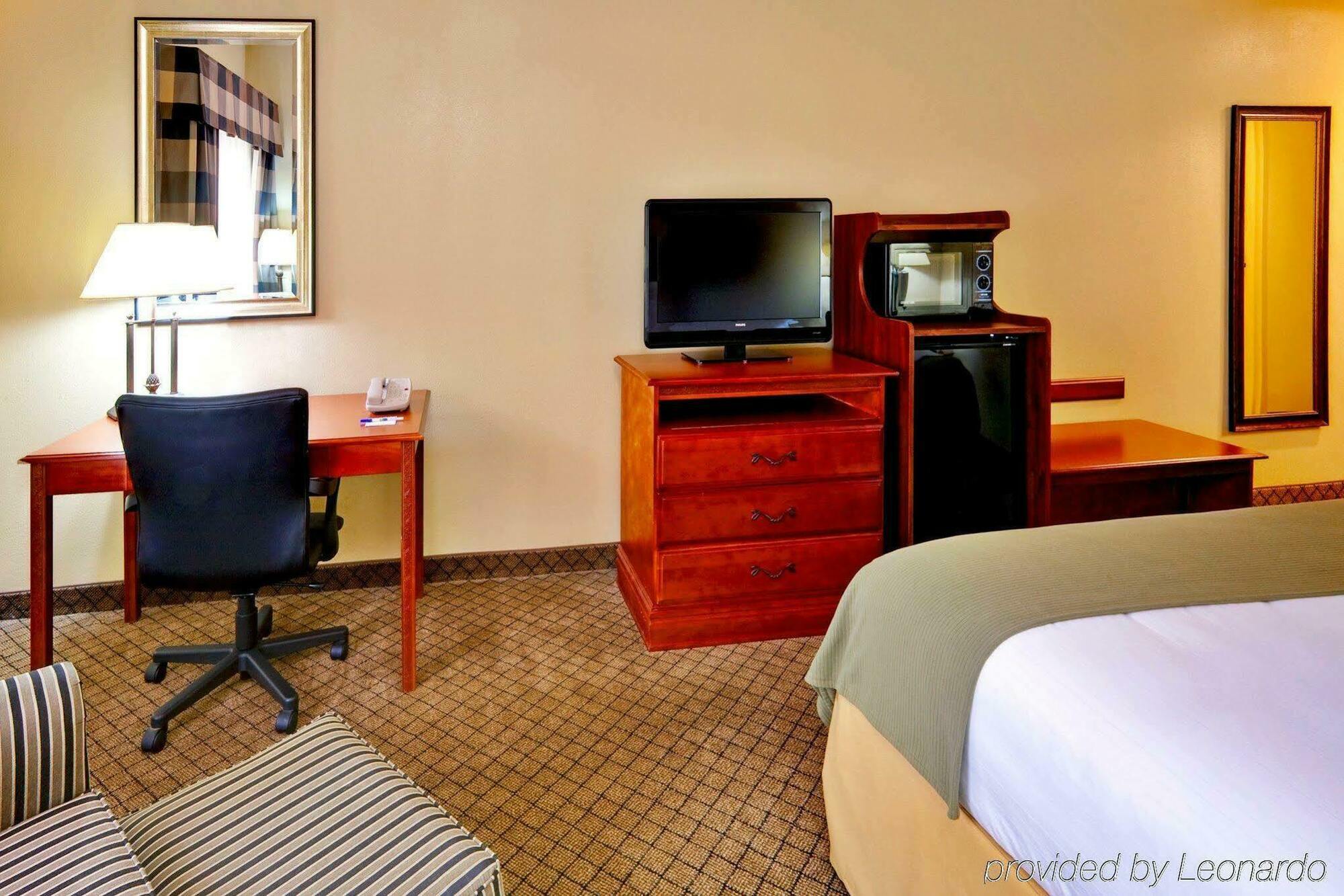 Holiday Inn Express & Suites Greenwood Rum bild